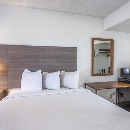 מורו ביי Coastal Breeze Inn מראה חיצוני תמונה