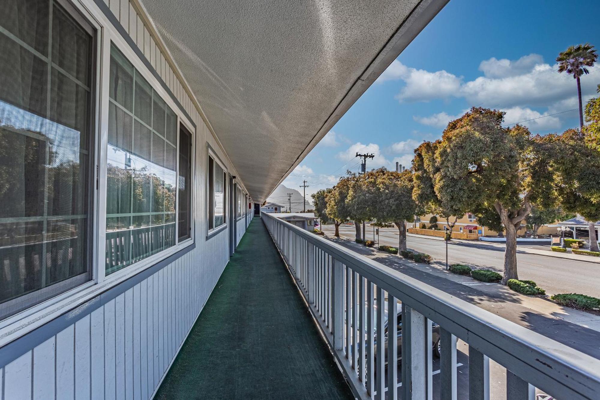 מורו ביי Coastal Breeze Inn מראה חיצוני תמונה
