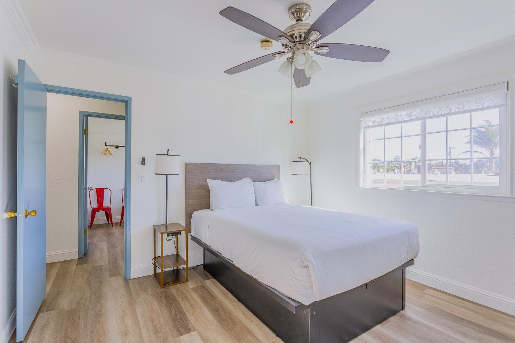 מורו ביי Coastal Breeze Inn מראה חיצוני תמונה