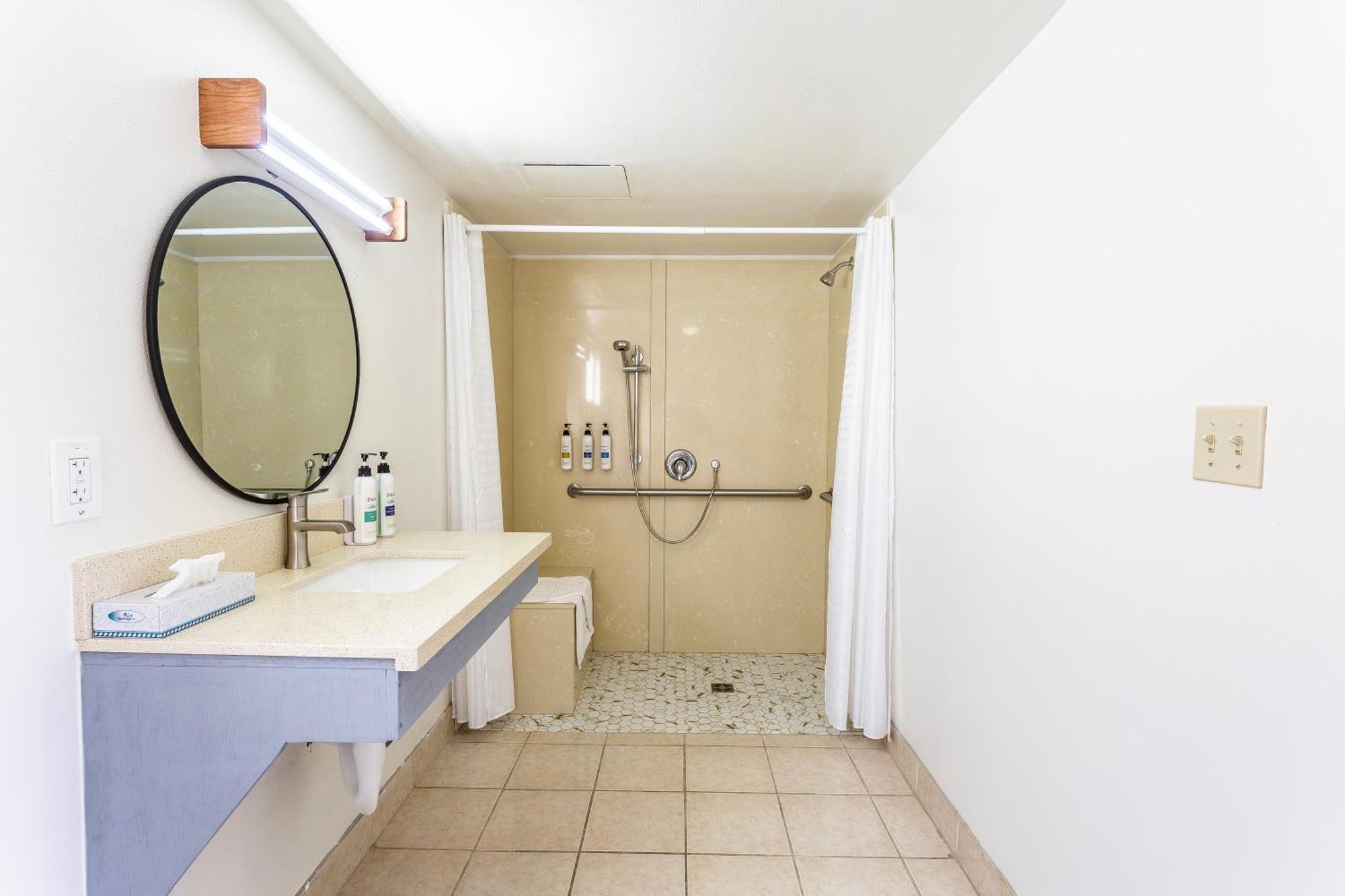מורו ביי Coastal Breeze Inn מראה חיצוני תמונה