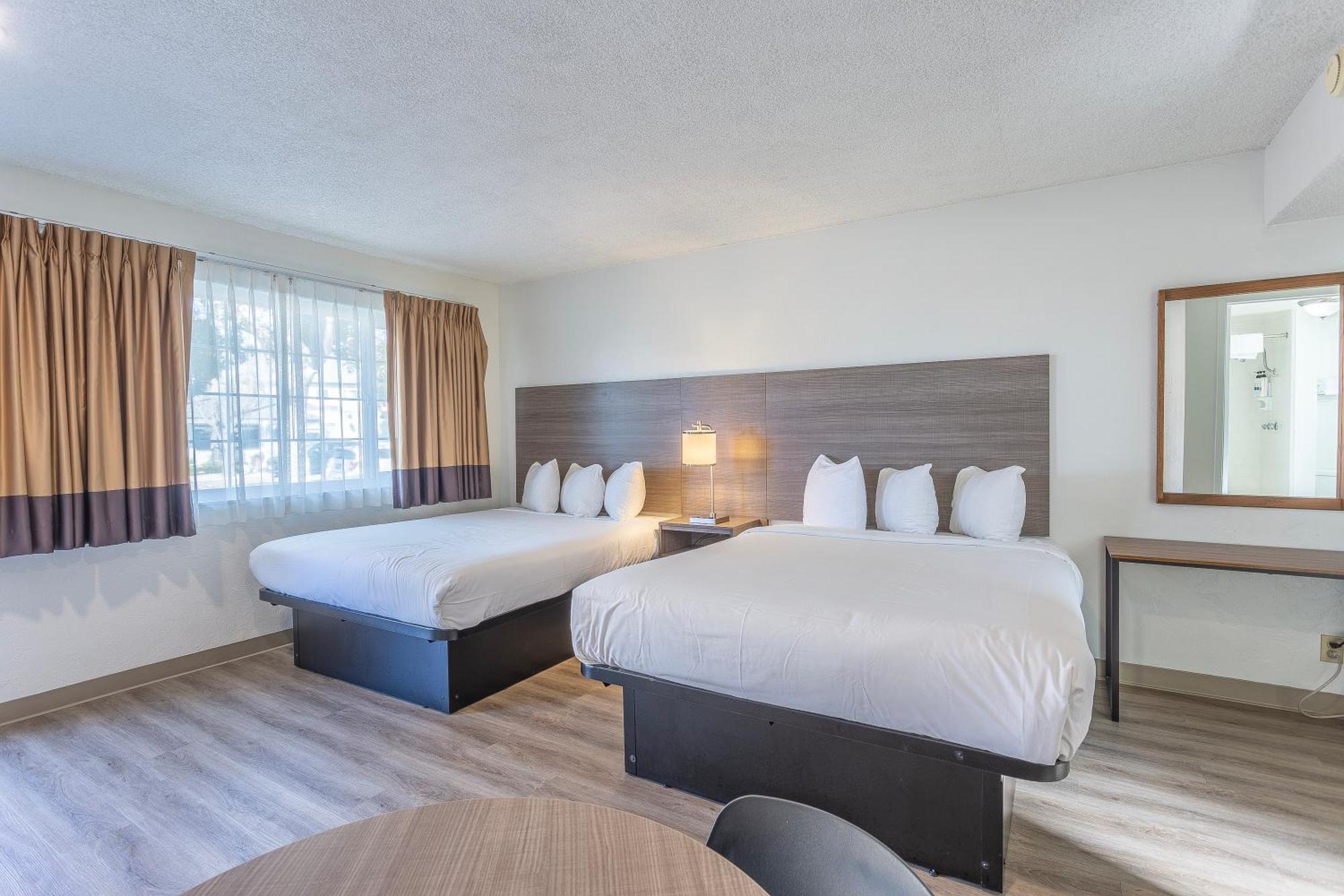 מורו ביי Coastal Breeze Inn מראה חיצוני תמונה