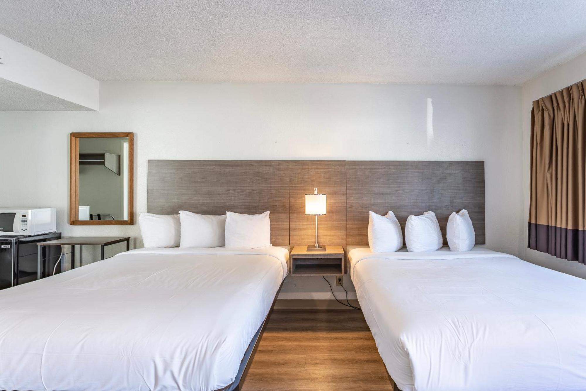 מורו ביי Coastal Breeze Inn מראה חיצוני תמונה