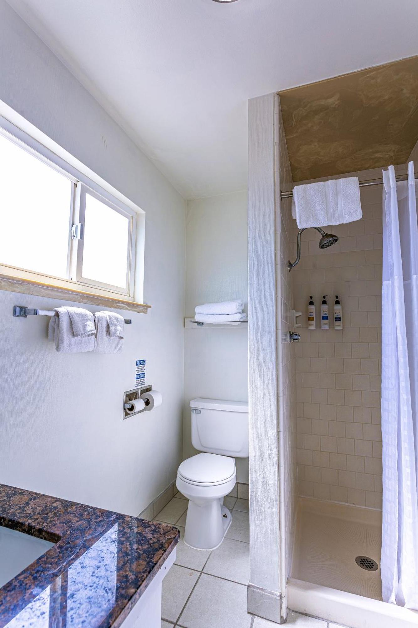מורו ביי Coastal Breeze Inn מראה חיצוני תמונה