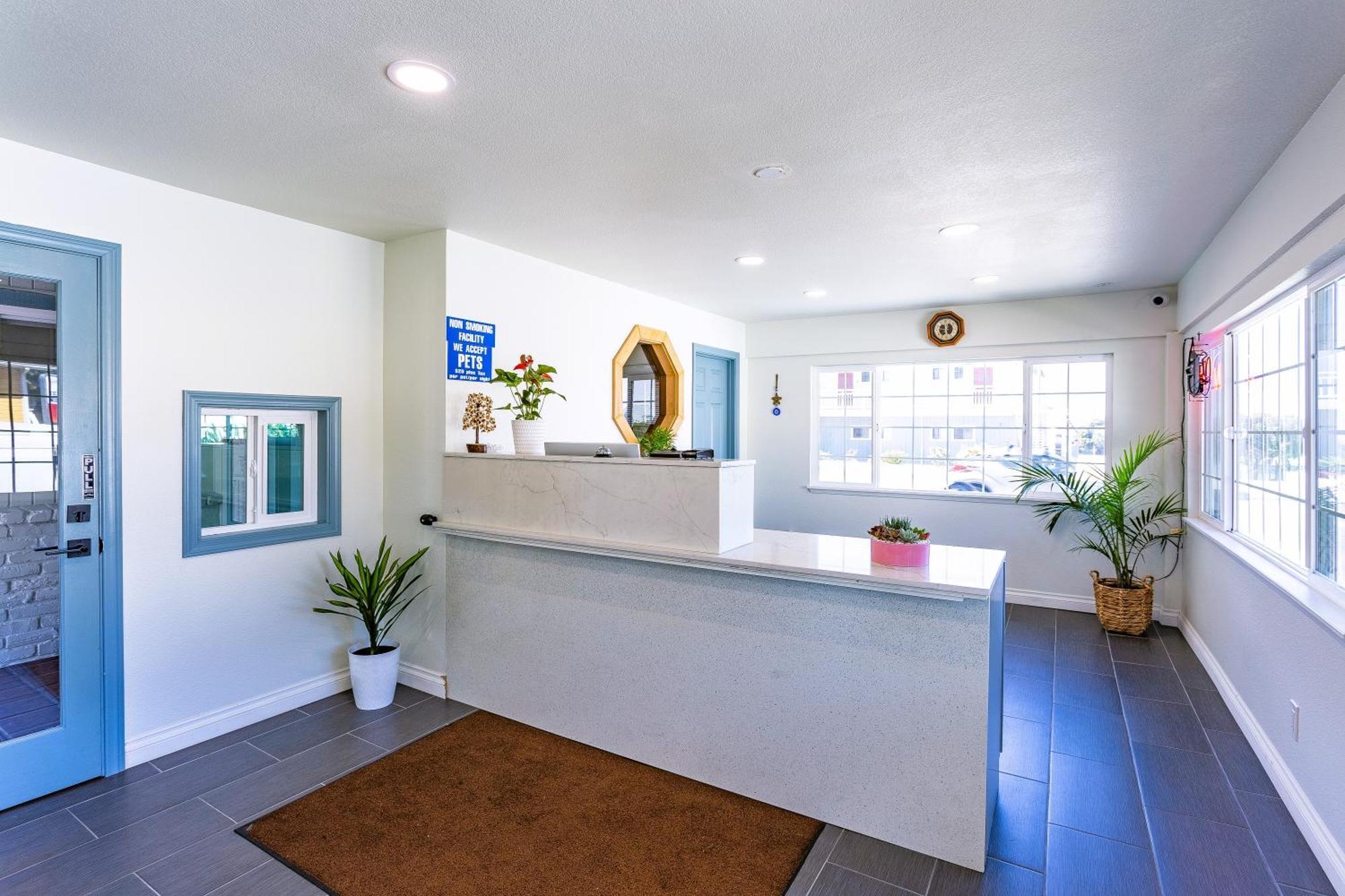 מורו ביי Coastal Breeze Inn מראה חיצוני תמונה