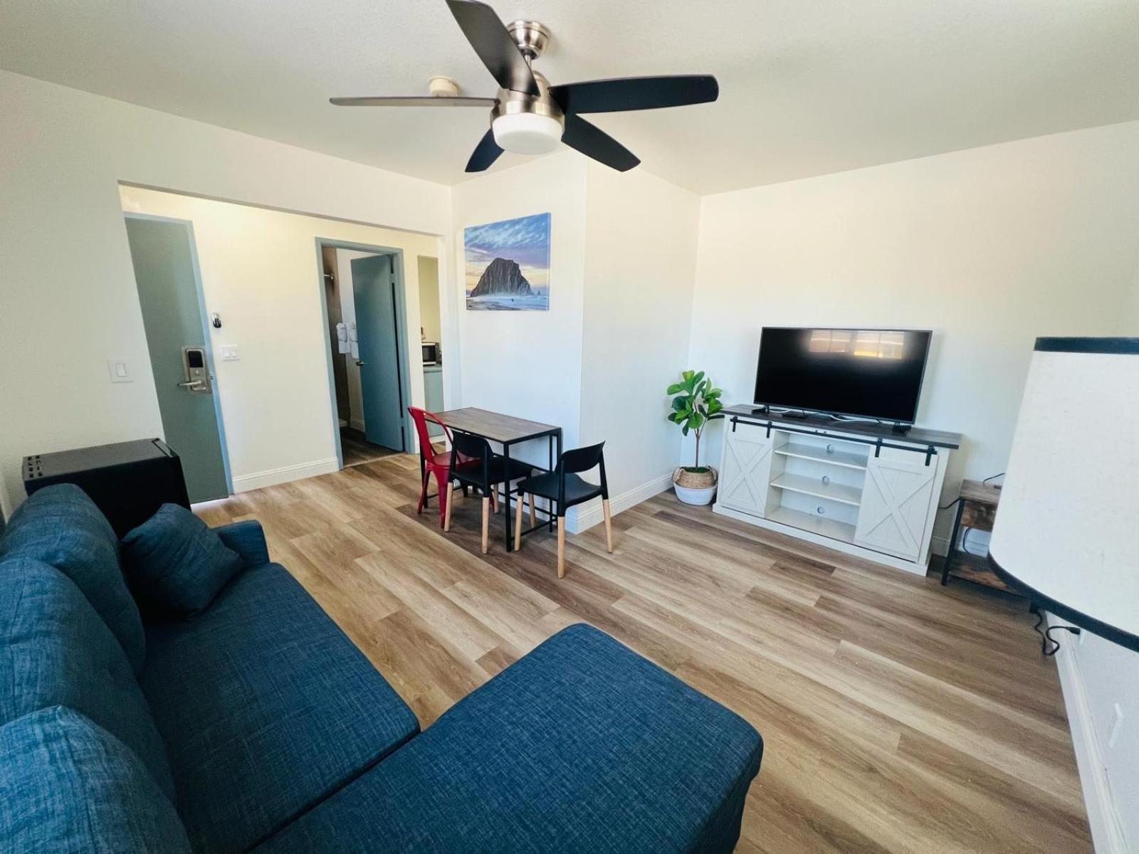 מורו ביי Coastal Breeze Inn מראה חיצוני תמונה
